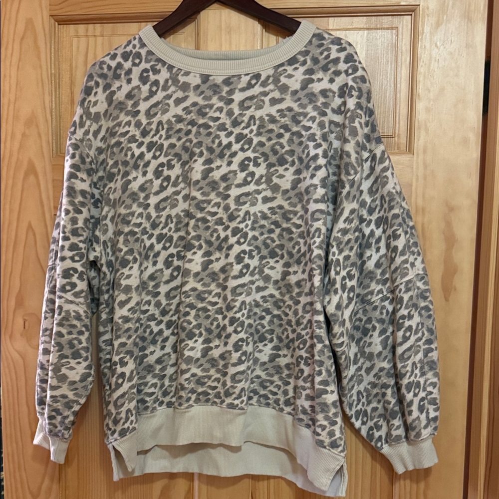 Chic Leopard Print Crew Neck Sweater